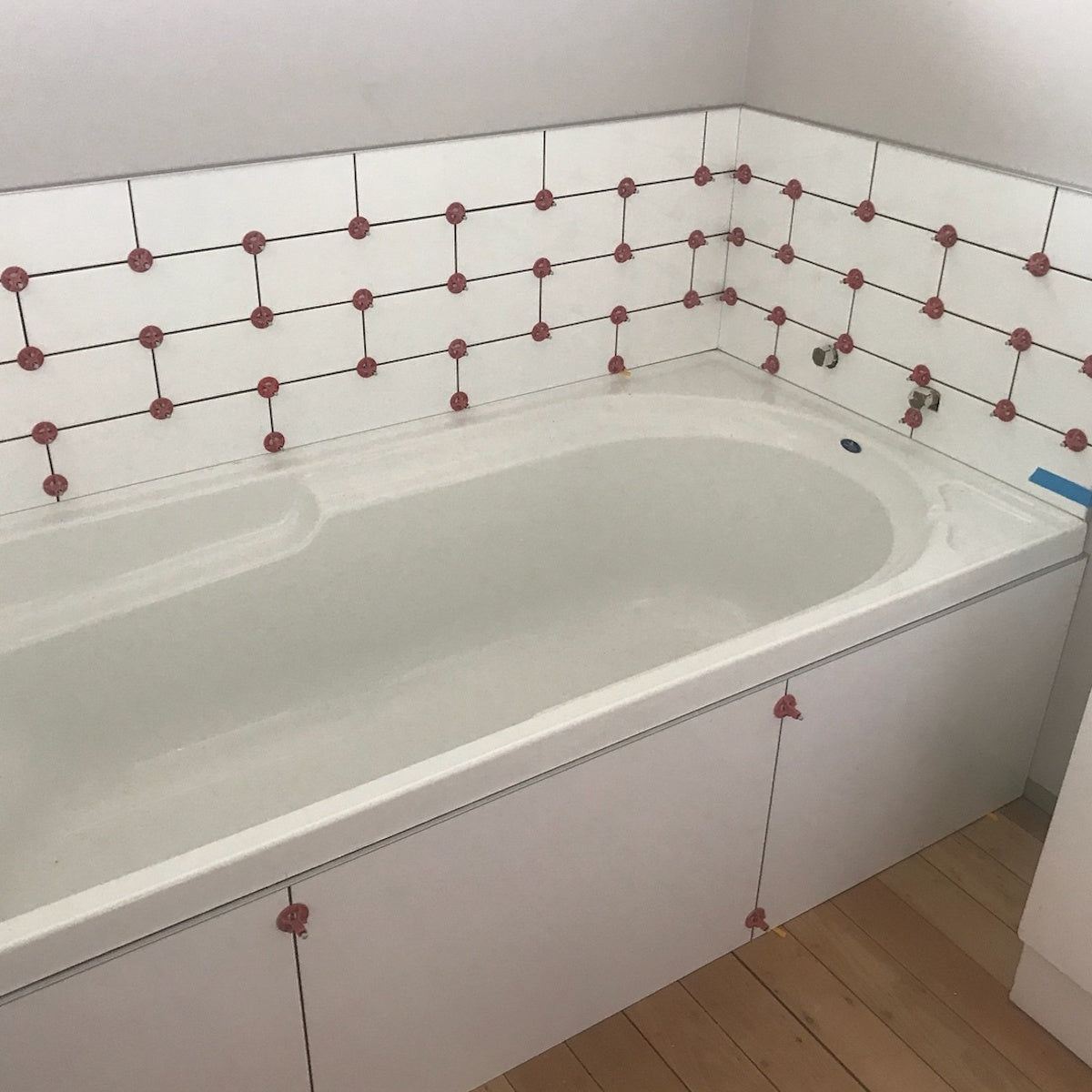 Tile Leveling System 800-Piece Offset Brick Kit, Covers 570 Sq. Ft. for Shower & Bathroom Tile