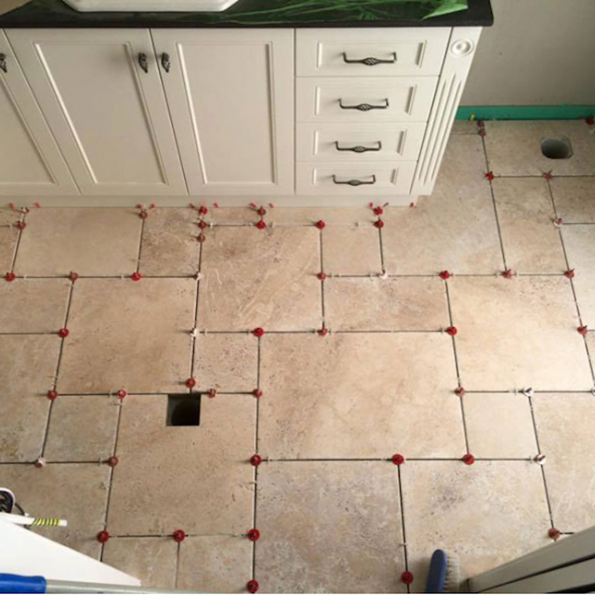 Tile Leveling System 400-Piece Offset Brick Pattern Kit, Covers 380 Sq. Ft. for Shower Tile
